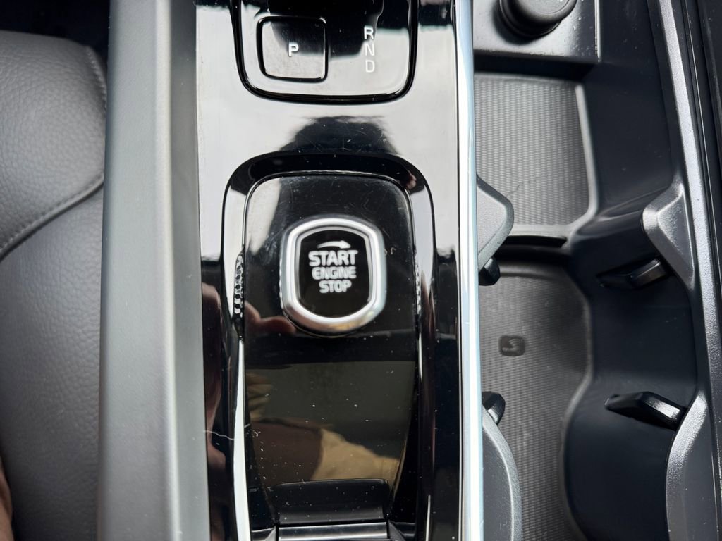 Certified 2025 Volvo V60 B5 Cross Country Plus image 15