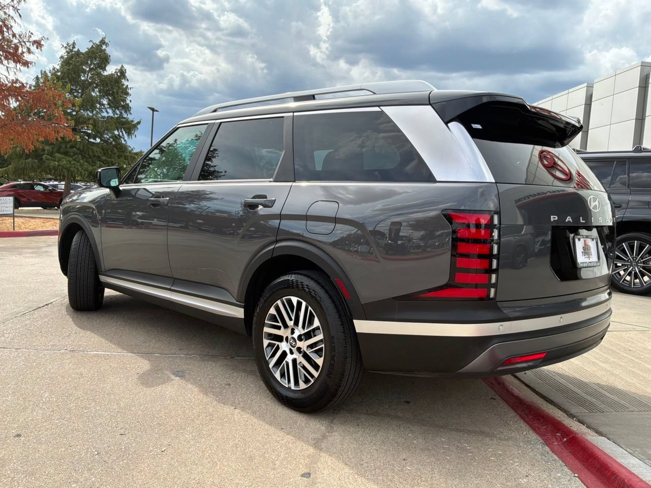 Used 2026 Hyundai Palisade SEL FWD image 8