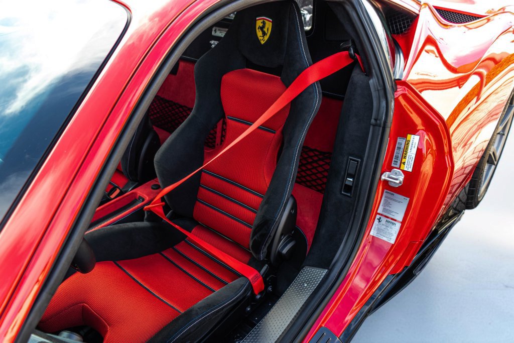 Used 2015 Ferrari 458 Speciale Coupe RWD image 6