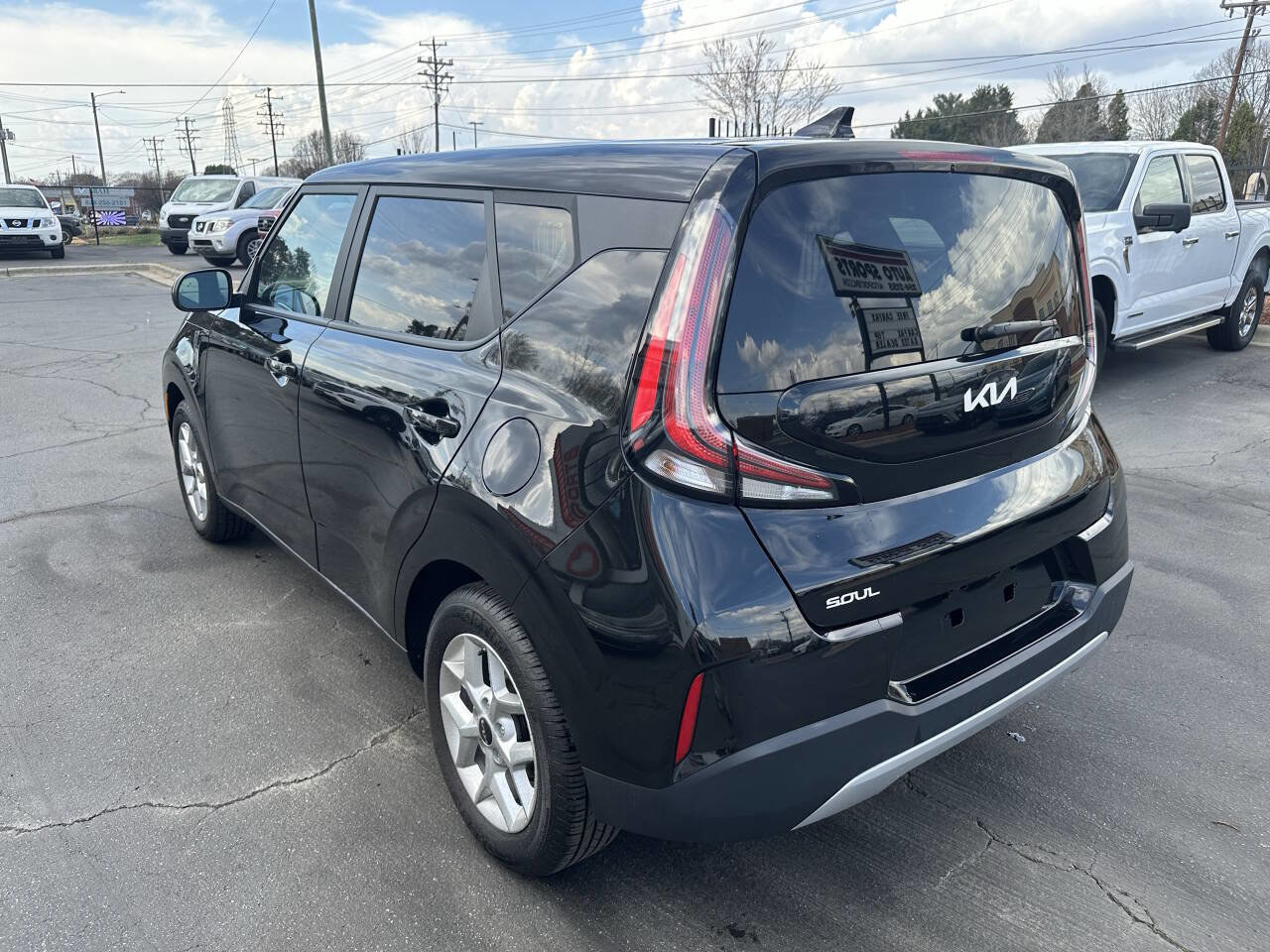 Used 2024 Kia Soul LX w/ Option Group 015 image 7