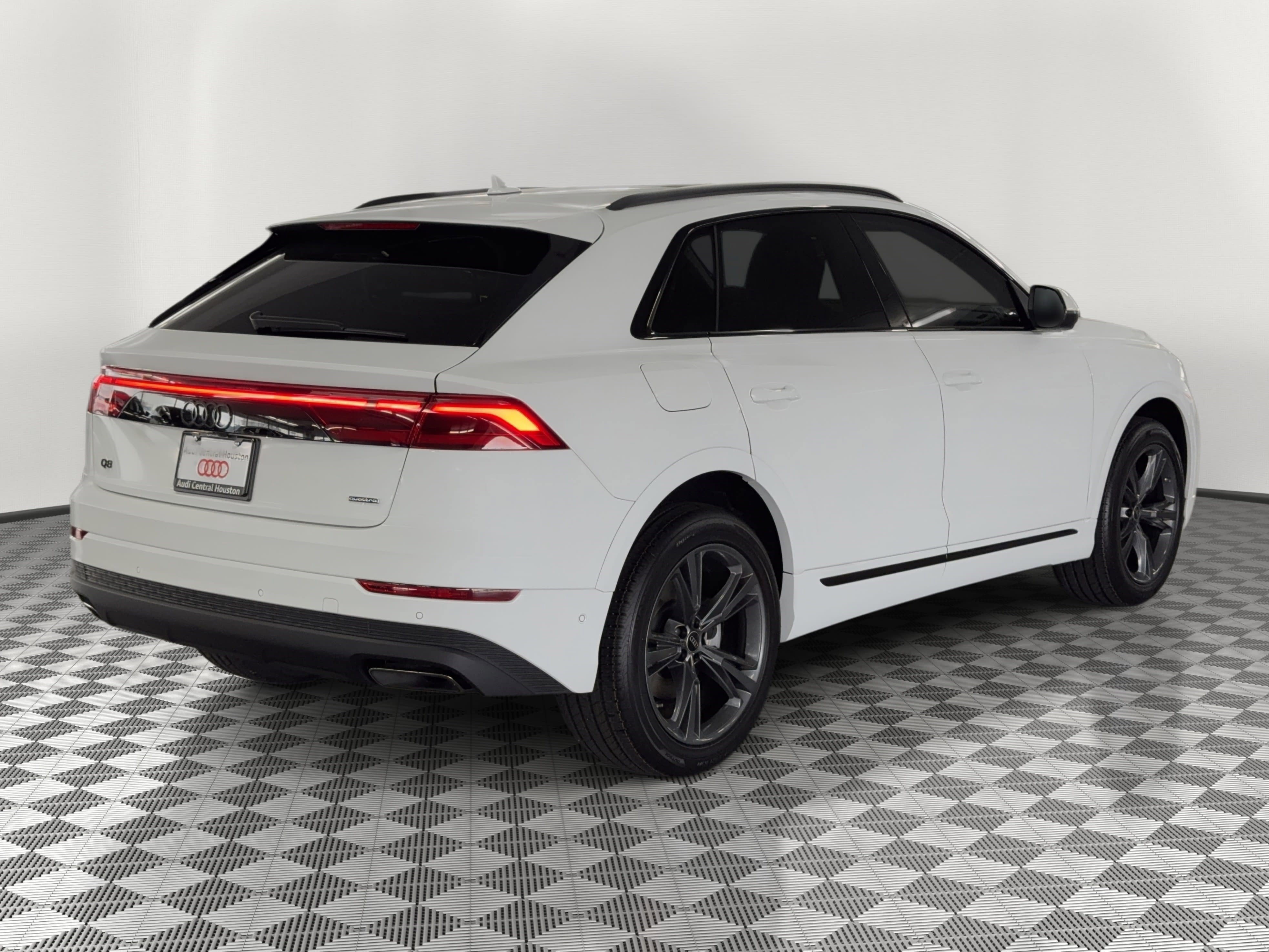 New 2026 Audi Q8 Premium image 9