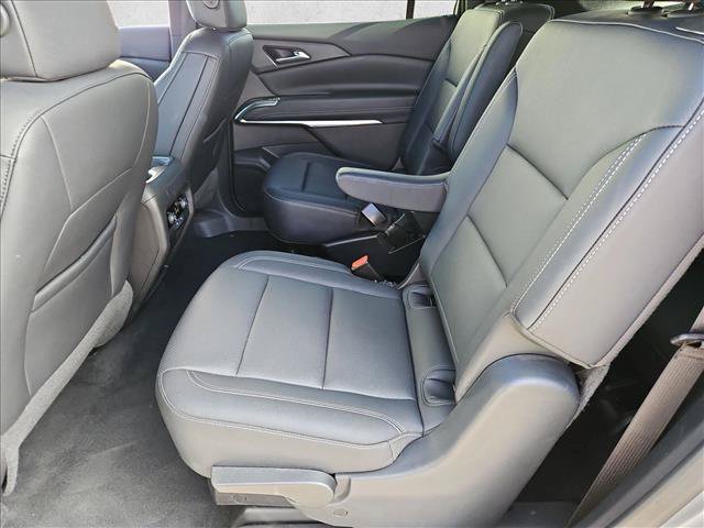 Used 2025 Chevrolet Traverse LT FWD image 18