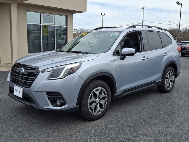 Used 2022 Subaru Forester Premium image 3