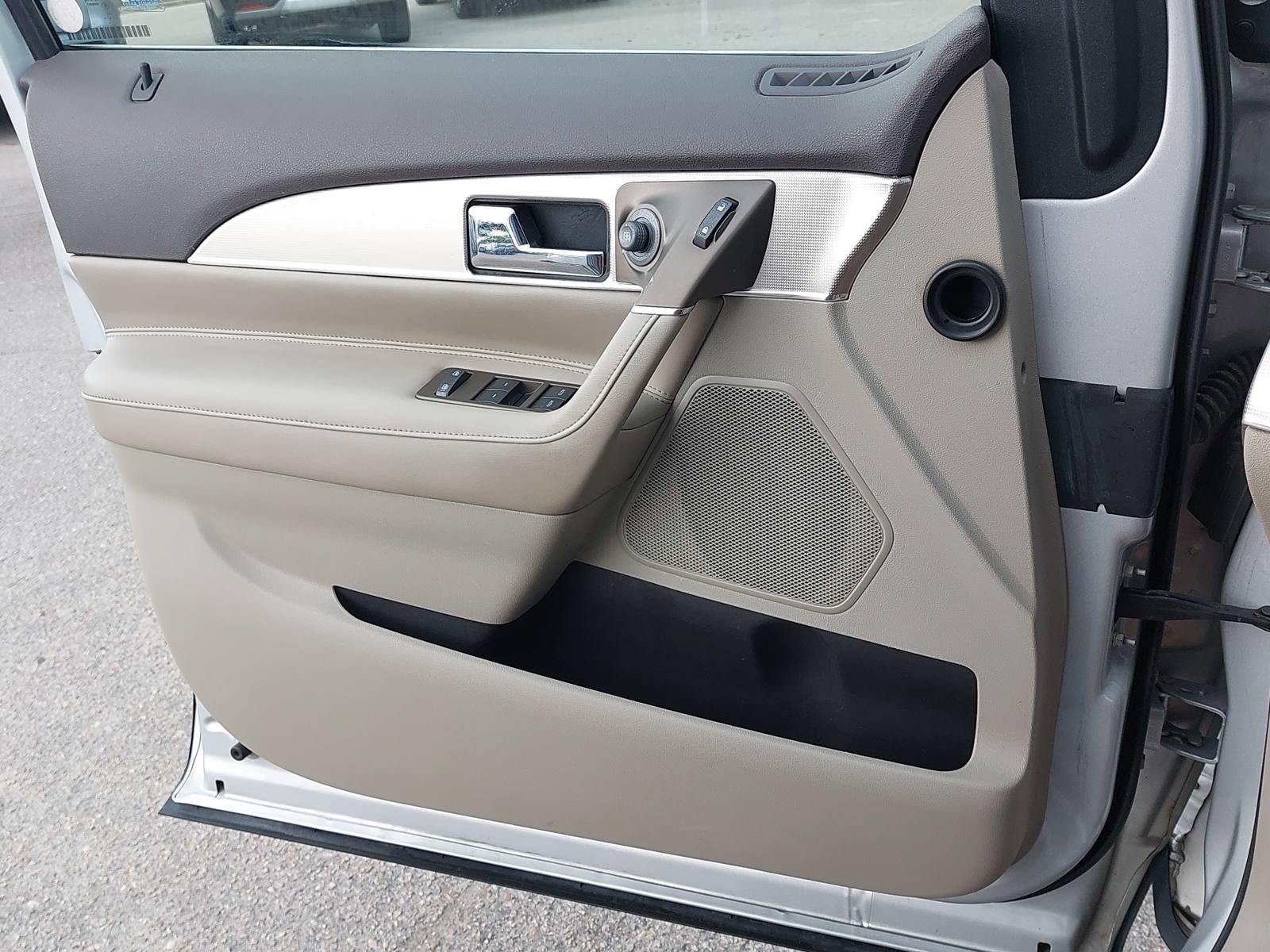 Used 2011 Lincoln MKX AWD w/ 102A Rapid Spec Order Code image 26