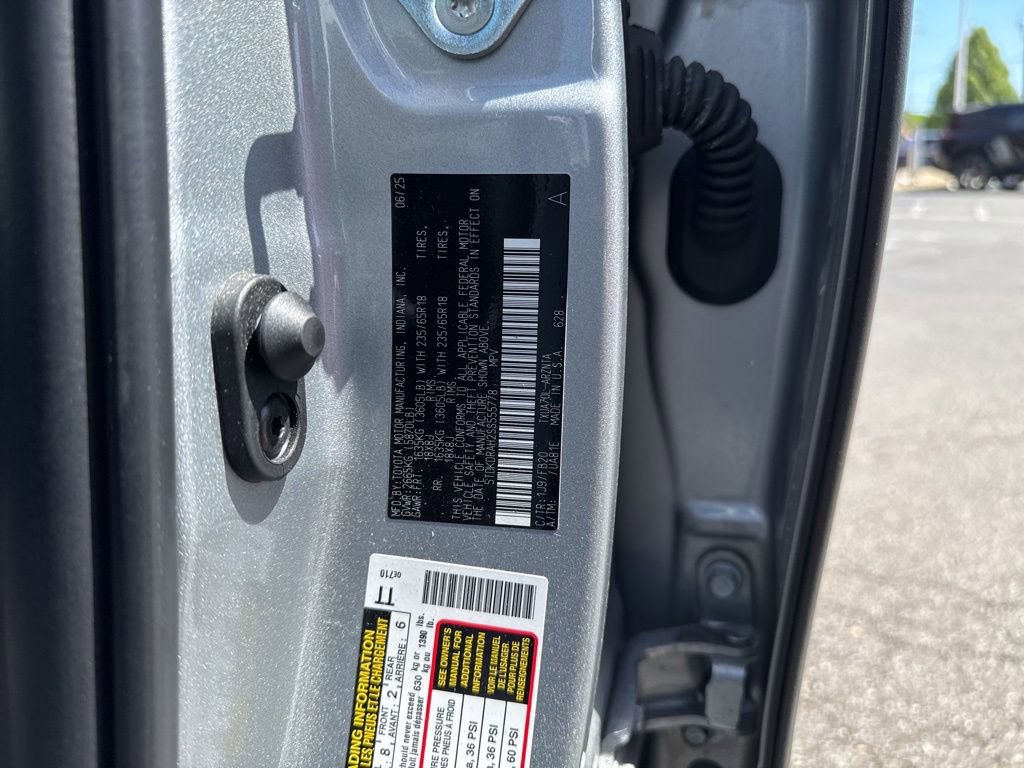 Used 2025 Toyota Highlander LE FWD image 15