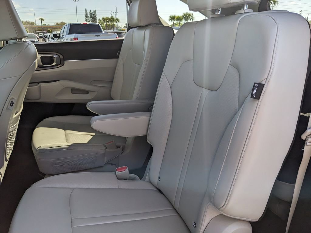 Certified 2024 Kia Sorento EX w/ Panoramic Sunroof Package image 17