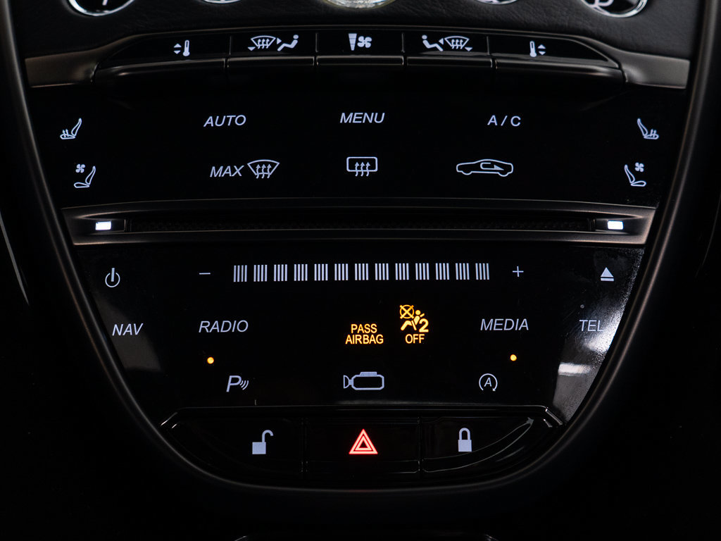Used 2020 Aston Martin DB11 Volante RWD image 40