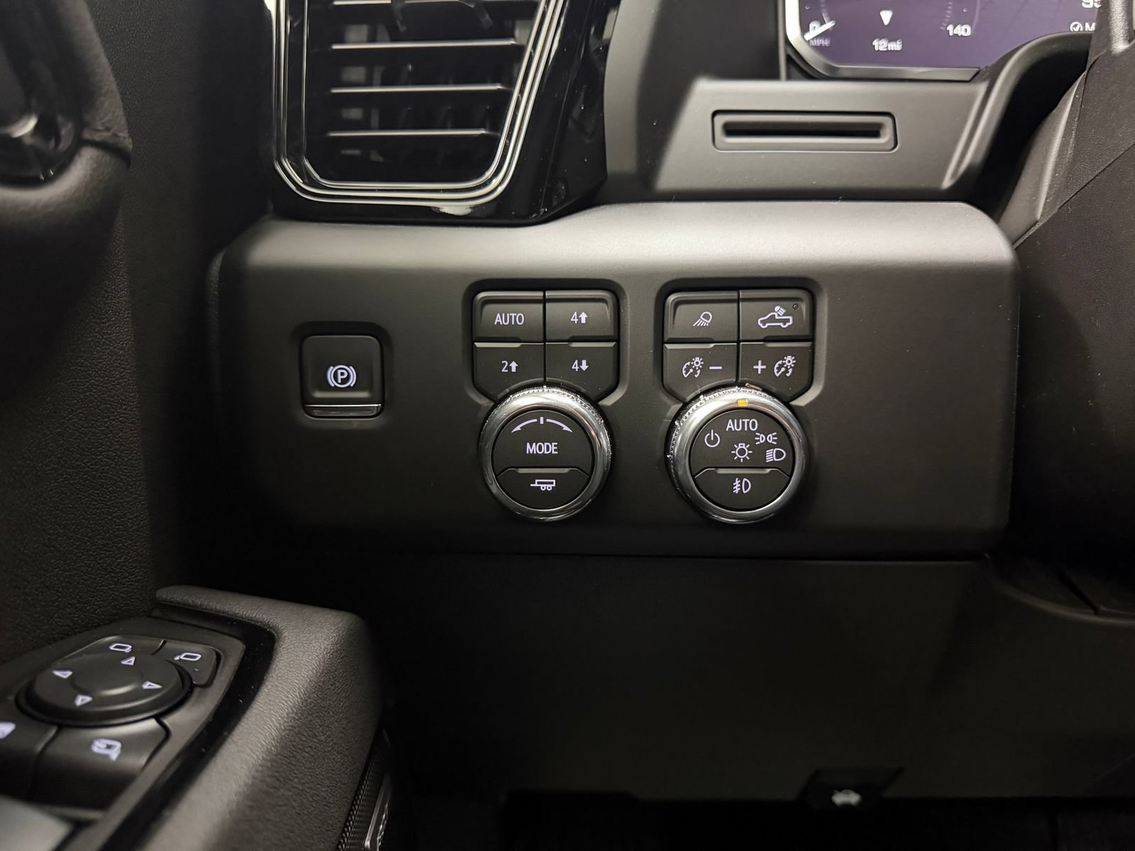 New 2026 GMC Sierra 1500 AT4 w/ AT4 Preferred Package AWD/4WD image 17