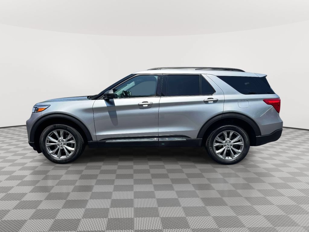 Used 2023 Ford Explorer XLT w/ Equipment Group 202A AWD/4WD image 4