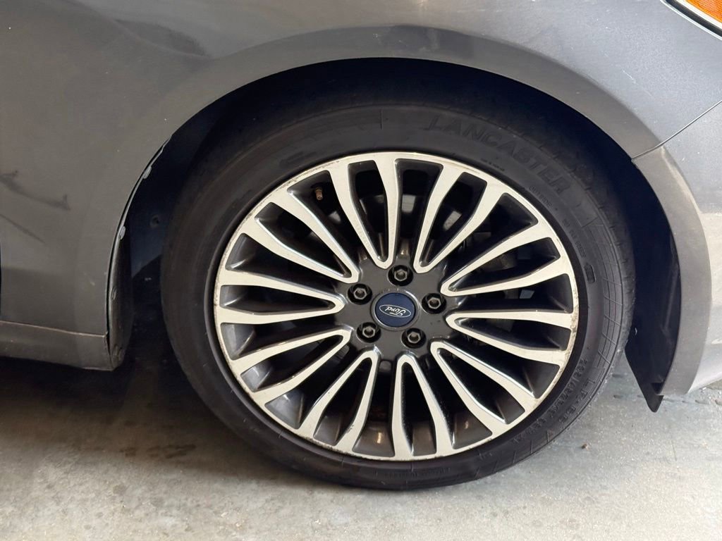 Used 2018 Ford Fusion Titanium AWD/4WD image 2