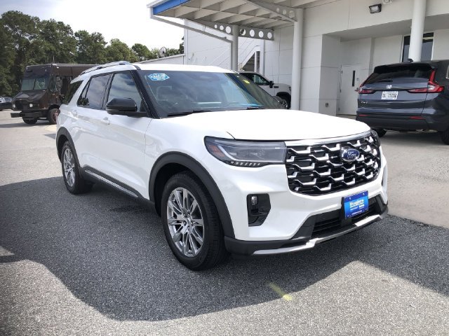 Used 2025 Ford Explorer Platinum RWD image 2