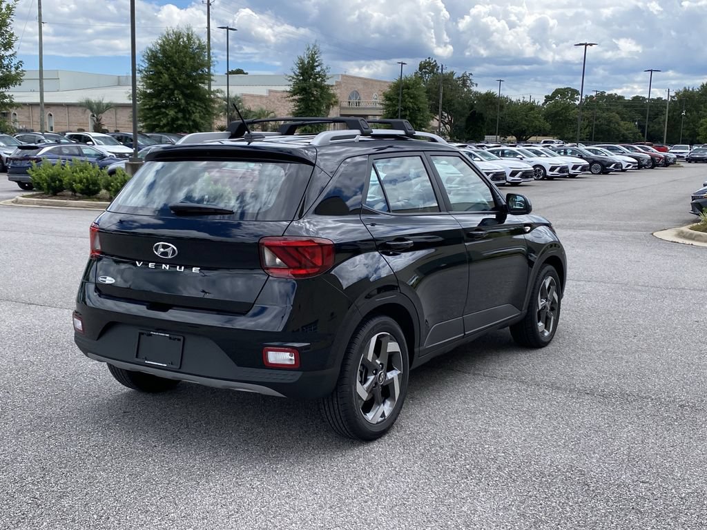 New 2026 Hyundai Venue SEL FWD image 8