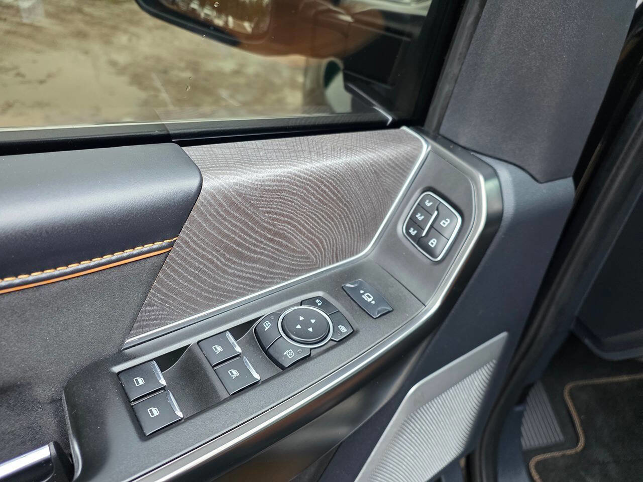 Used 2024 Ford F350 Platinum w/ FX4 Off-Road Package image 27