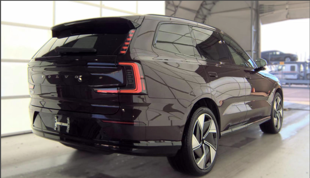 Certified 2025 Volvo EX90 Ultra AWD/4WD image 8