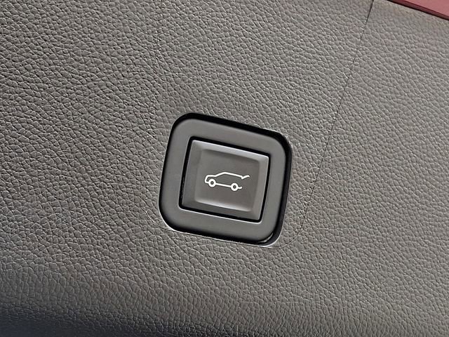 Used 2023 Chevrolet Traverse RS image 30