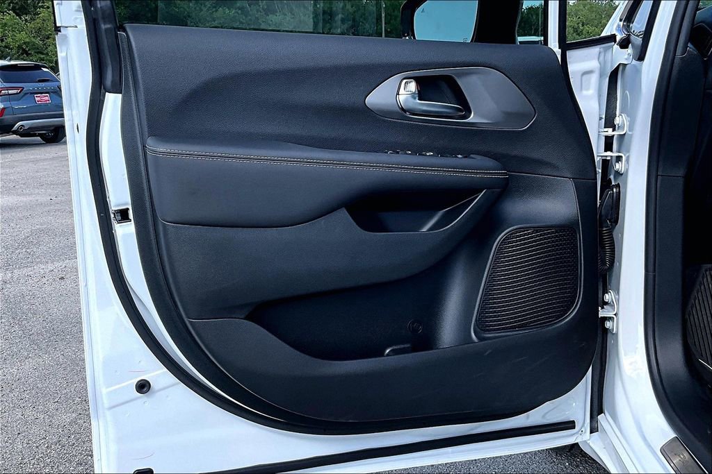 New 2025 Chrysler Voyager LX FWD image 13