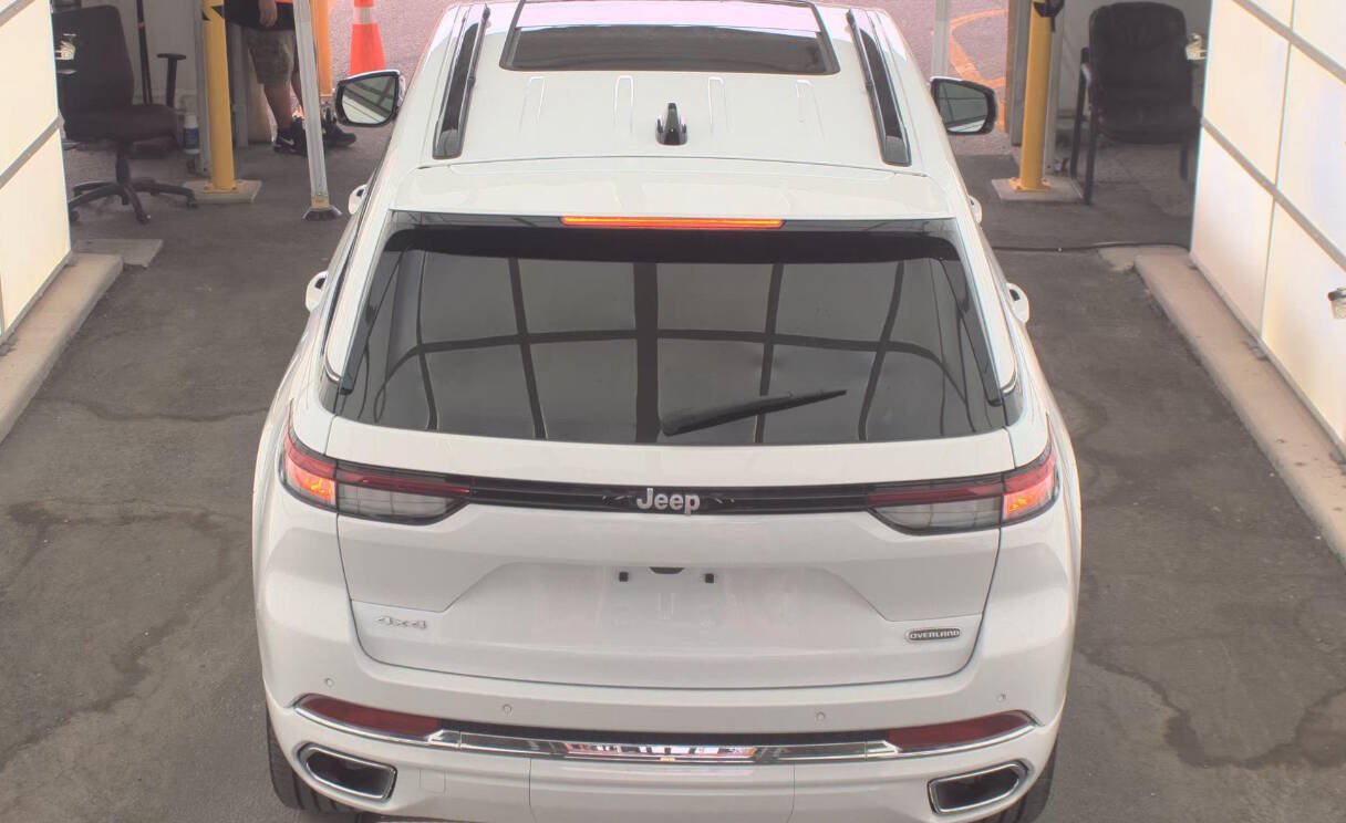 Used 2024 Jeep Grand Cherokee Overland AWD/4WD image 5