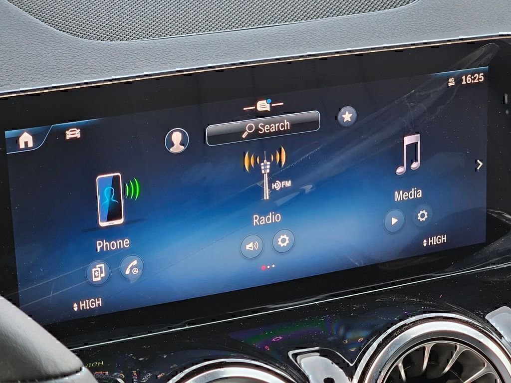 Certified 2024 Mercedes-Benz GLB 250 4MATIC image 19