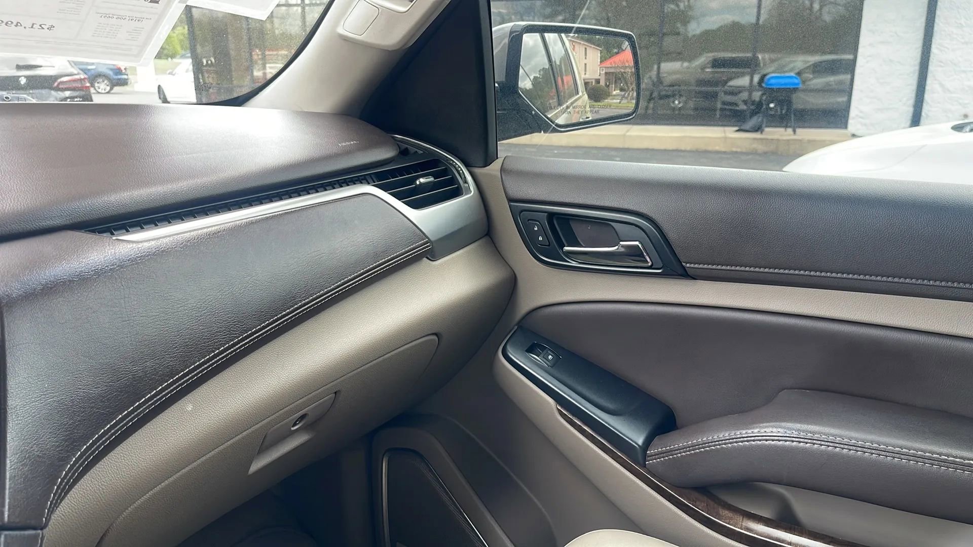 Used 2017 Chevrolet Suburban LT w/ LT Signature Package image 18