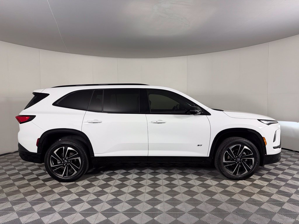 Used 2026 Buick Enclave Sport Touring FWD image 4