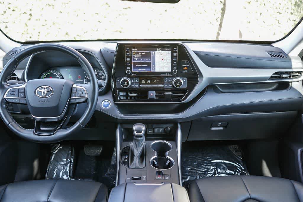 Used 2021 Toyota Highlander XLE AWD/4WD image 12