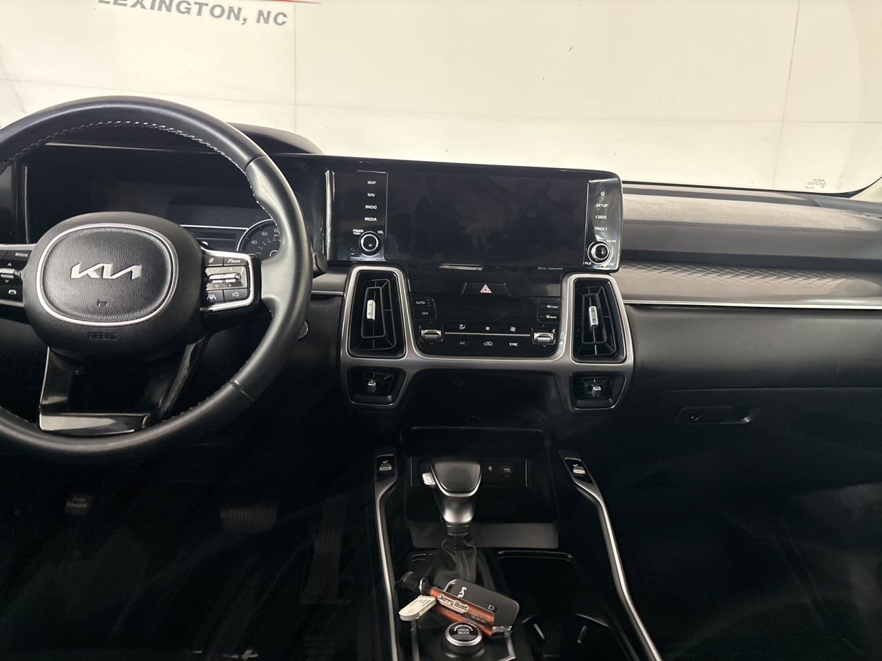 Used 2023 Kia Sorento S w/ Panoramic Sunroof Package FWD image 22
