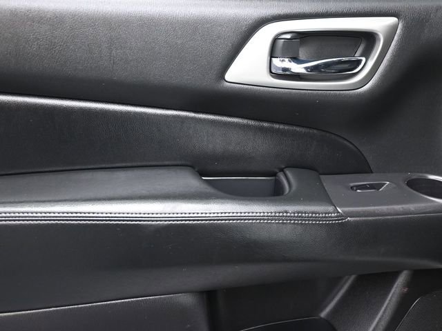 Used 2020 Nissan Pathfinder S image 15