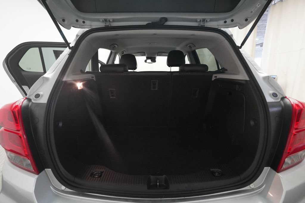 Used 2020 Chevrolet Trax LT w/ LT Convenience Package FWD image 10