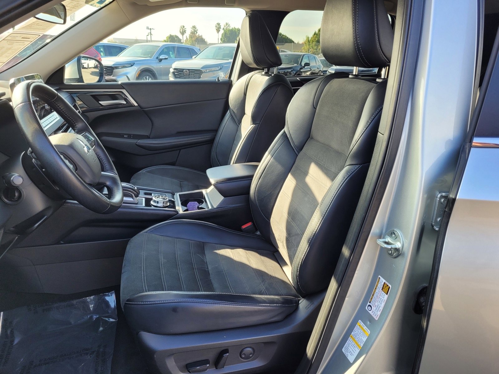 Used 2024 Mitsubishi Outlander SE image 15