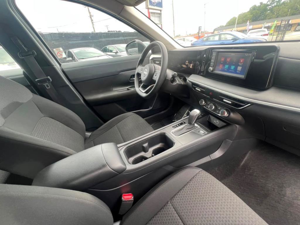 Used 2025 Nissan Kicks S FWD image 17