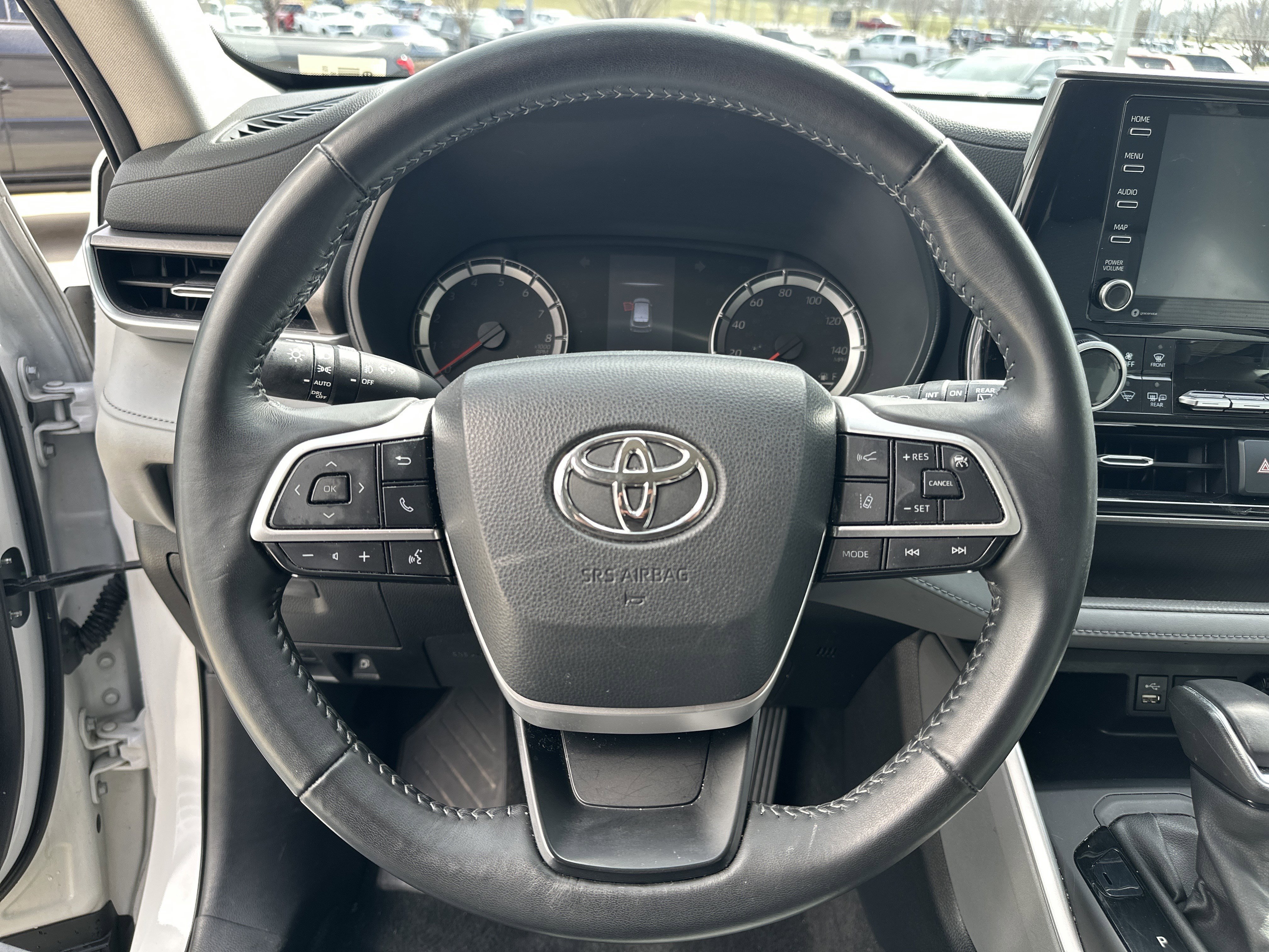 Used 2022 Toyota Highlander LE image 17