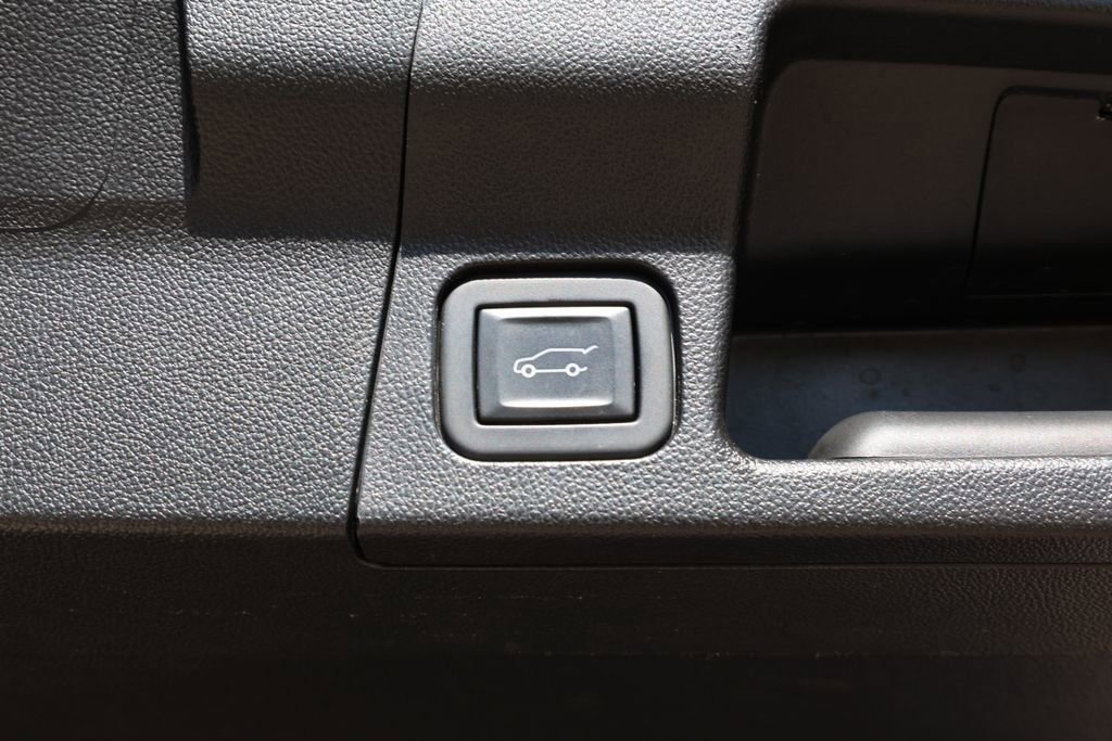 Used 2023 GMC Acadia SLE w/ Driver Convenience Package image 31