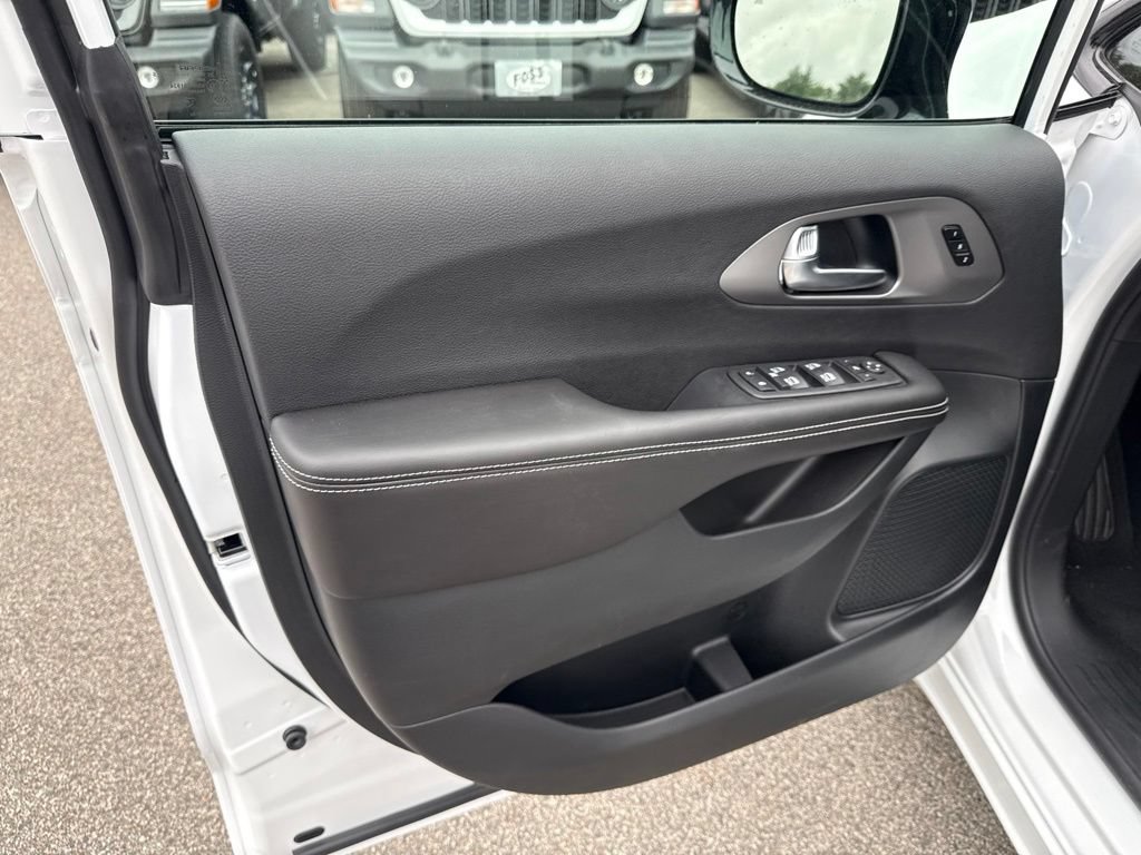 New 2027 Chrysler Pacifica Limited AWD/4WD image 17