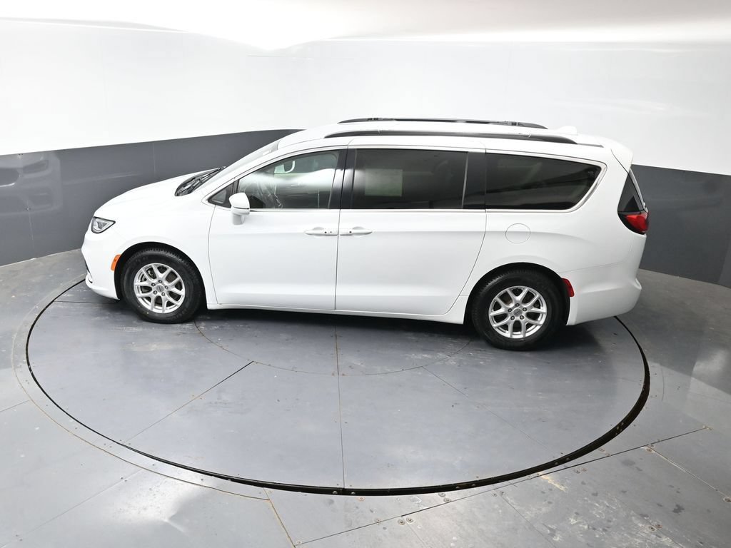 Used 2022 Chrysler Pacifica Touring-L FWD image 17