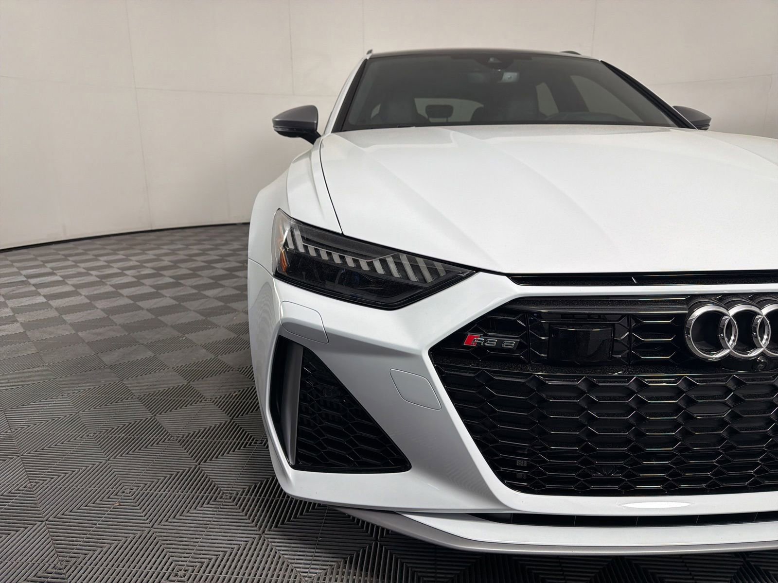 Used 2025 Audi RS 6 performance w/ Executive Package AWD/4WD image 3