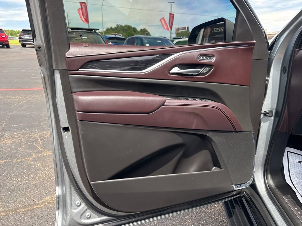 Used 2023 Cadillac Escalade ESV V AWD/4WD image 12