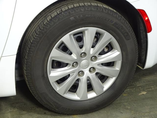 Used 2021 Chrysler Voyager L image 42