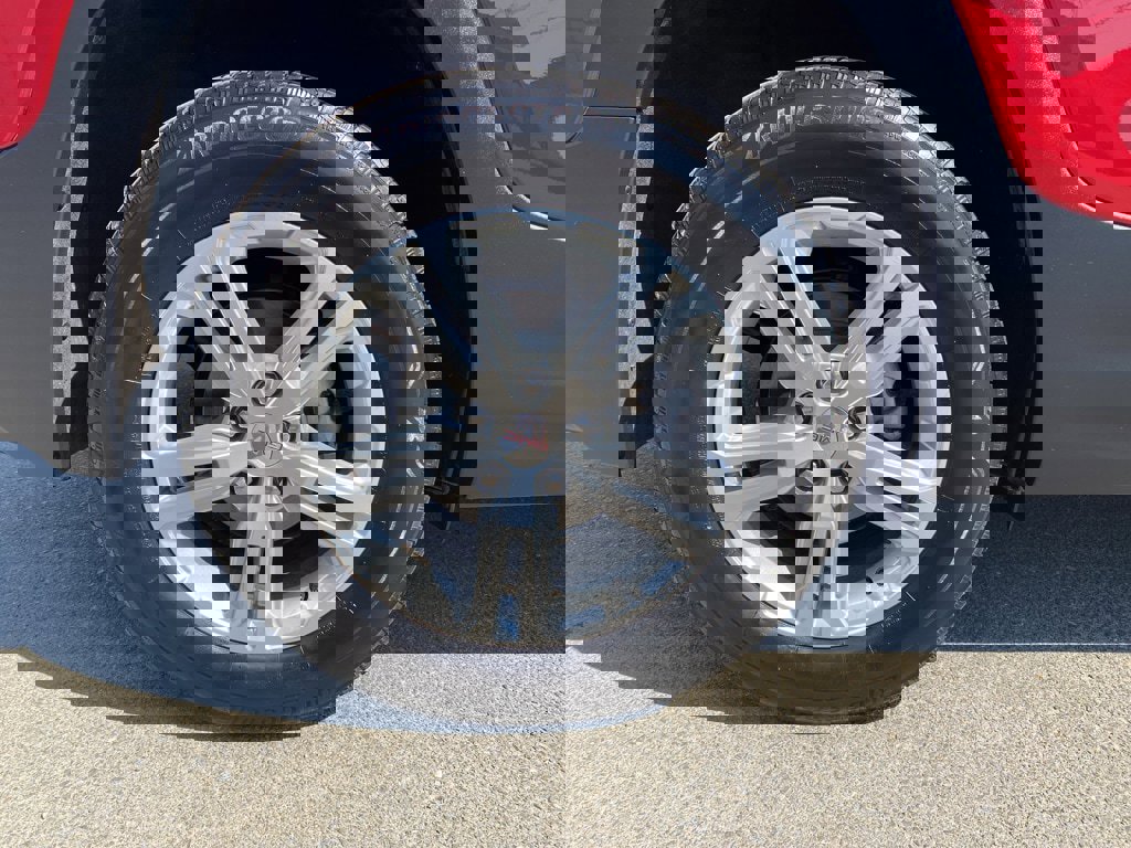 Used 2024 GMC Terrain SLE image 6