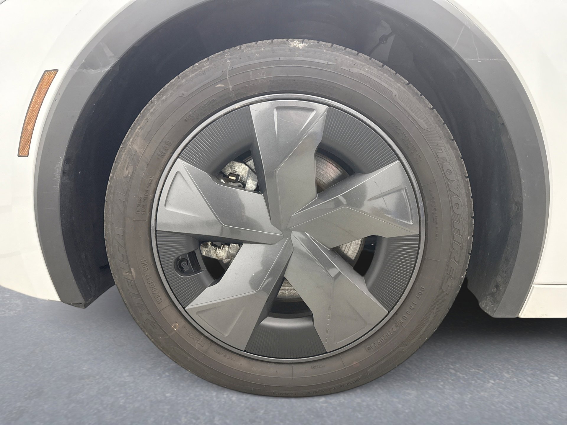 Used 2024 Toyota Prius Prime SE image 23