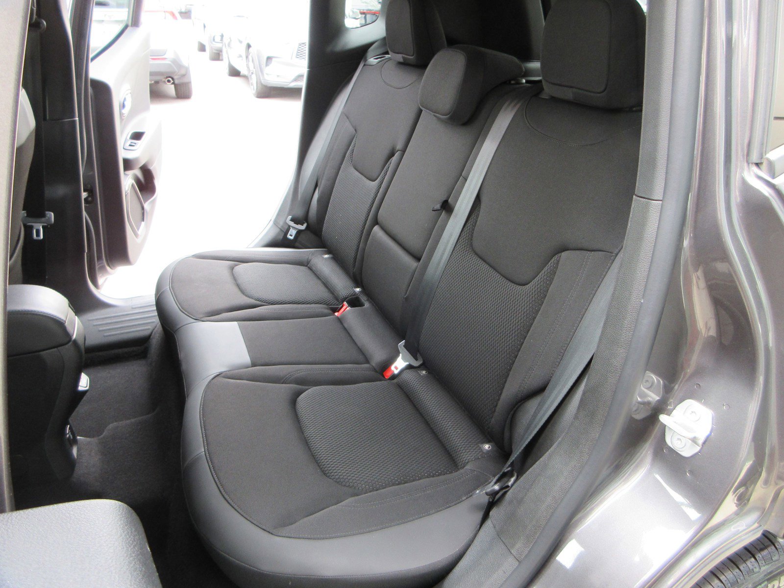 Used 2018 Jeep Renegade Altitude w/ UConnect 8.4 Nav Group FWD image 22