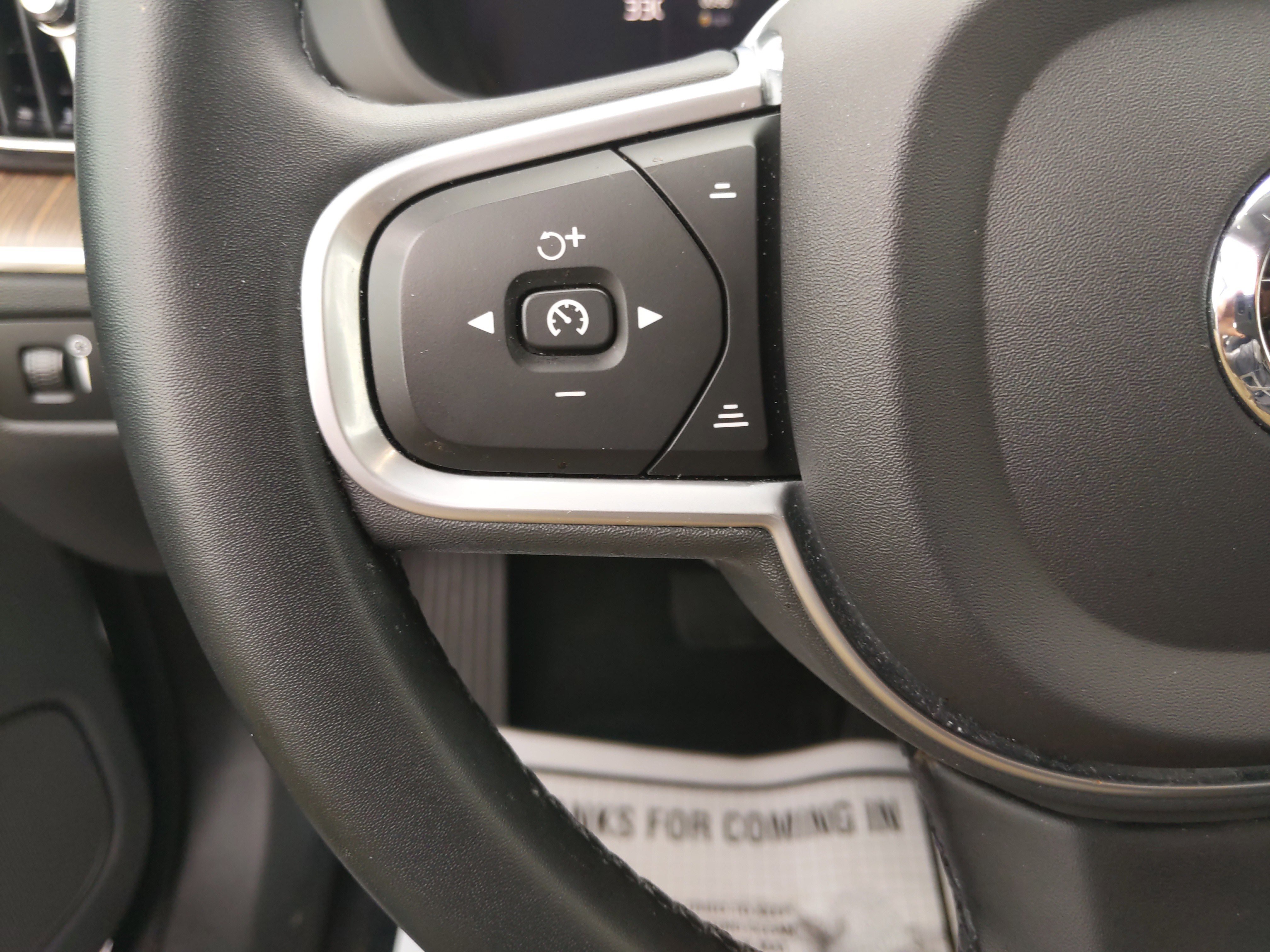 Used 2022 Volvo XC60 B5 Momentum w/ Protection Package Premier image 16