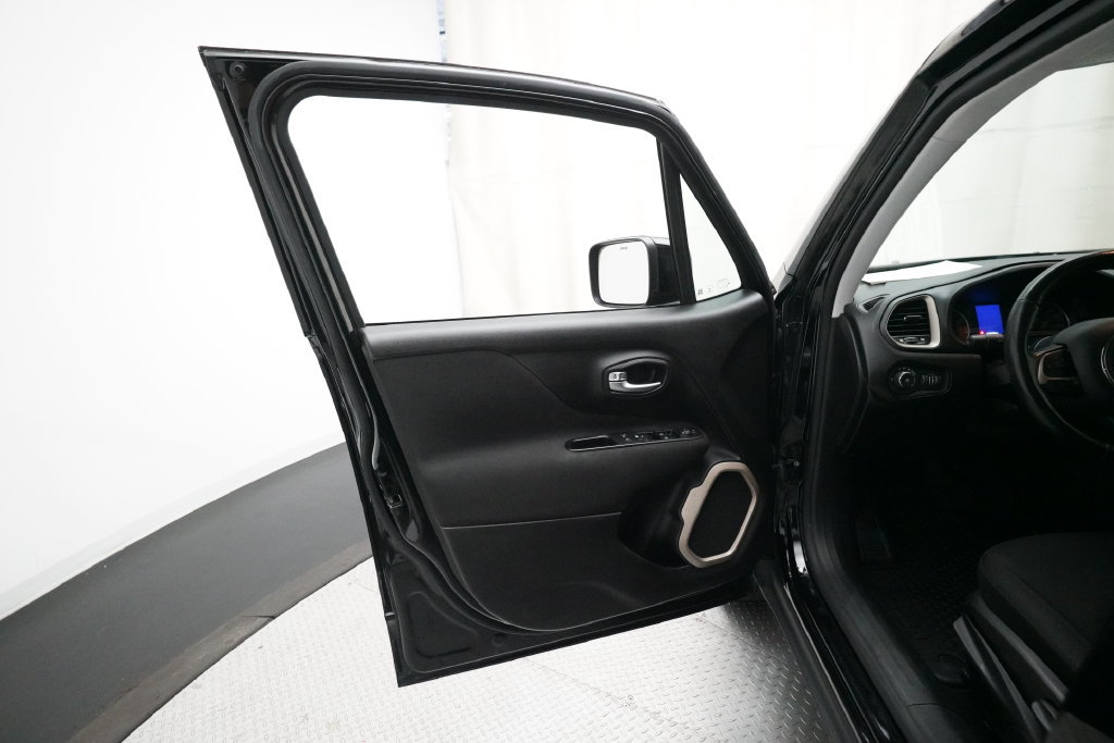 Used 2017 Jeep Renegade Latitude w/ Cold Weather Group AWD/4WD image 27