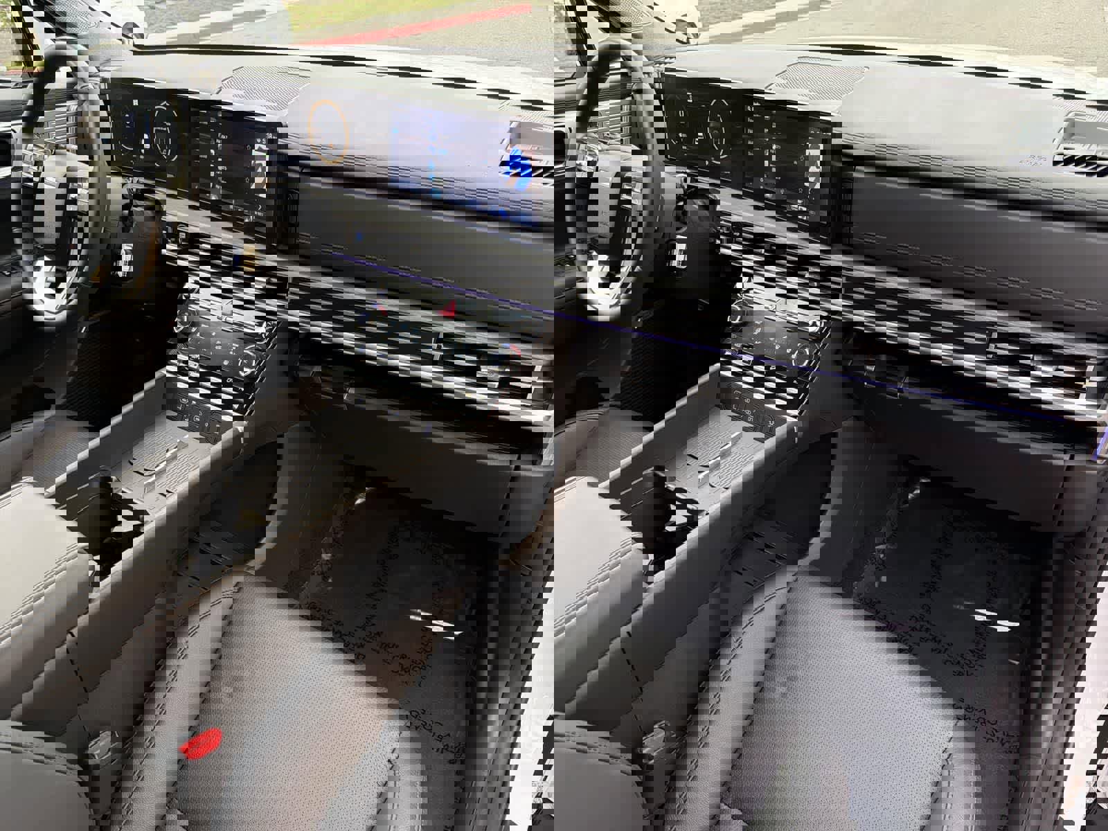 Certified 2025 Hyundai Santa Fe Limited image 36