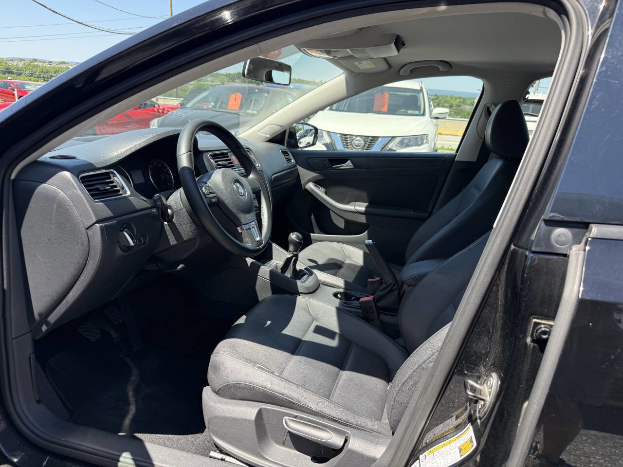 Used 2012 Volkswagen Jetta SE FWD image 12