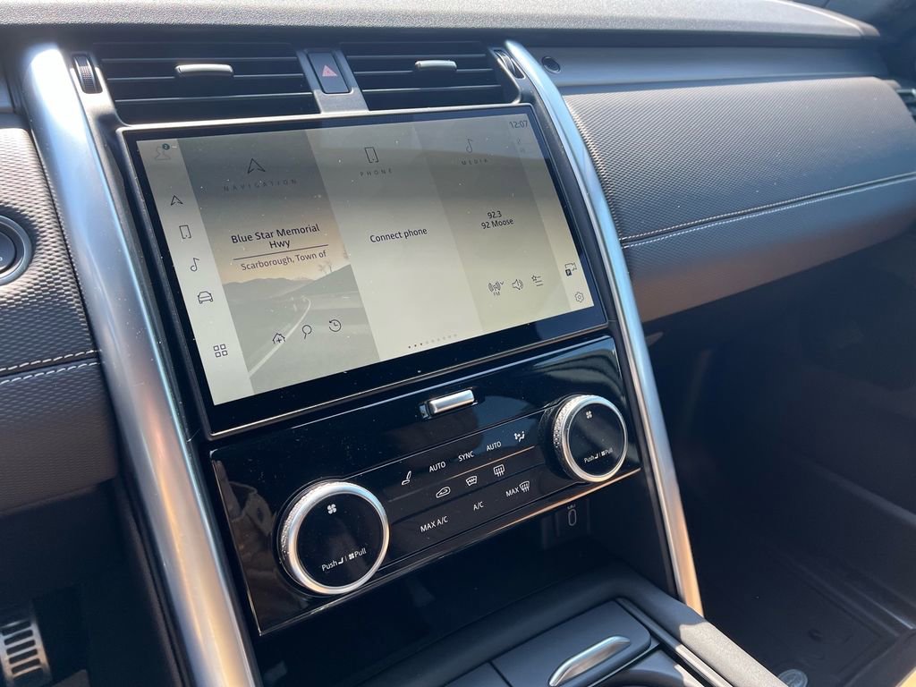 New 2026 Land Rover Discovery Dynamic SE image 15