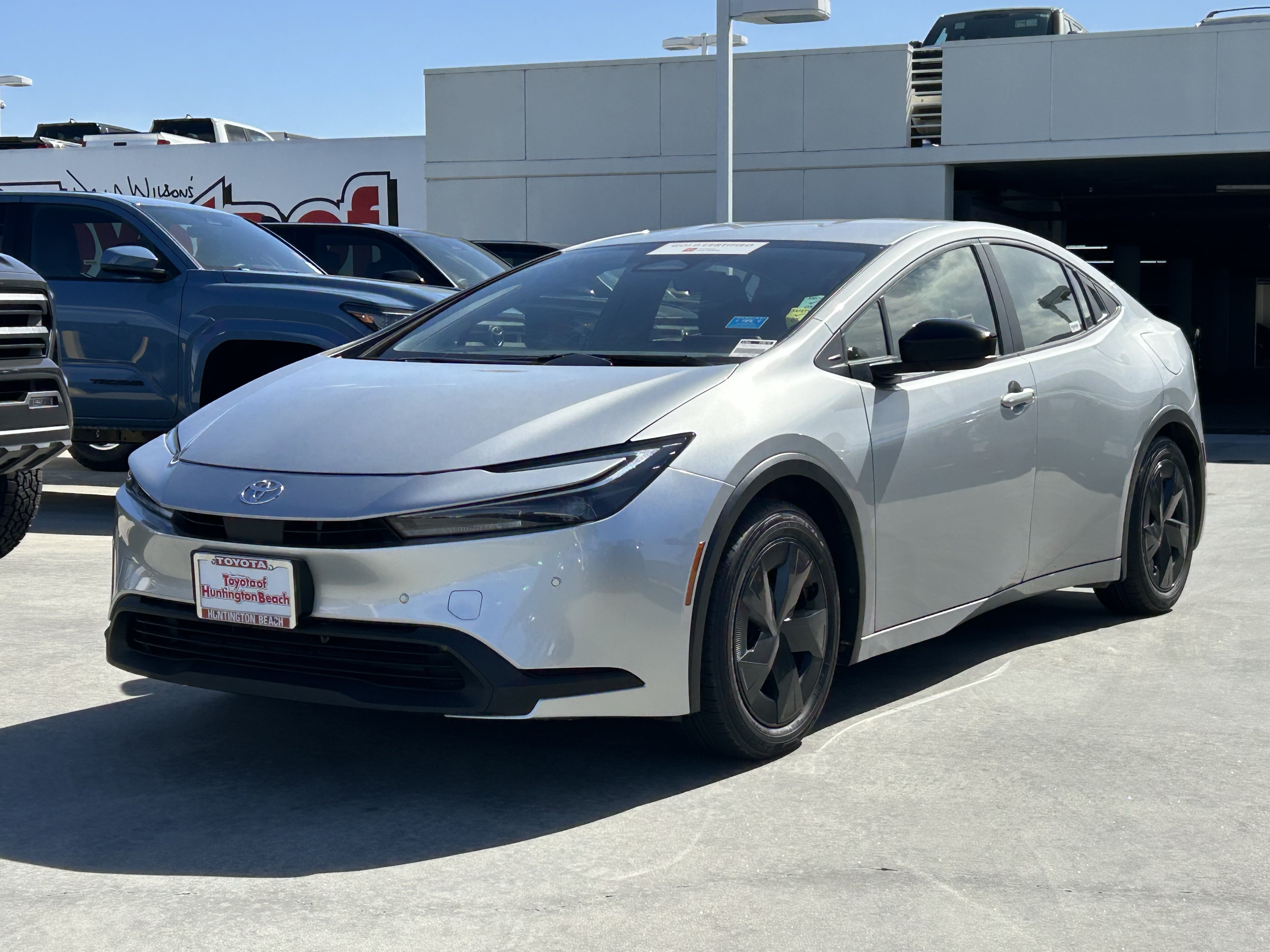 Certified 2025 Toyota Prius LE FWD image 6