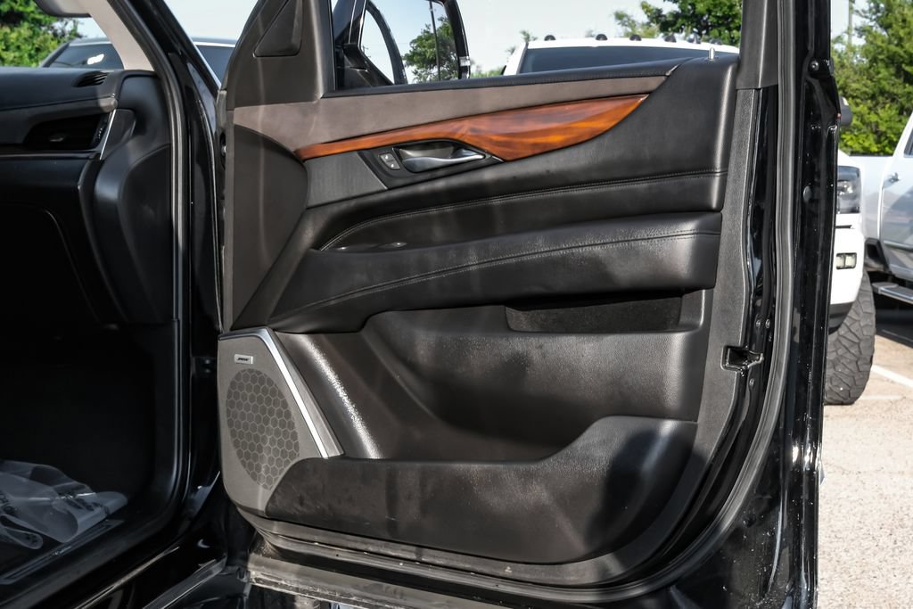 Used 2018 Cadillac Escalade Luxury RWD image 44