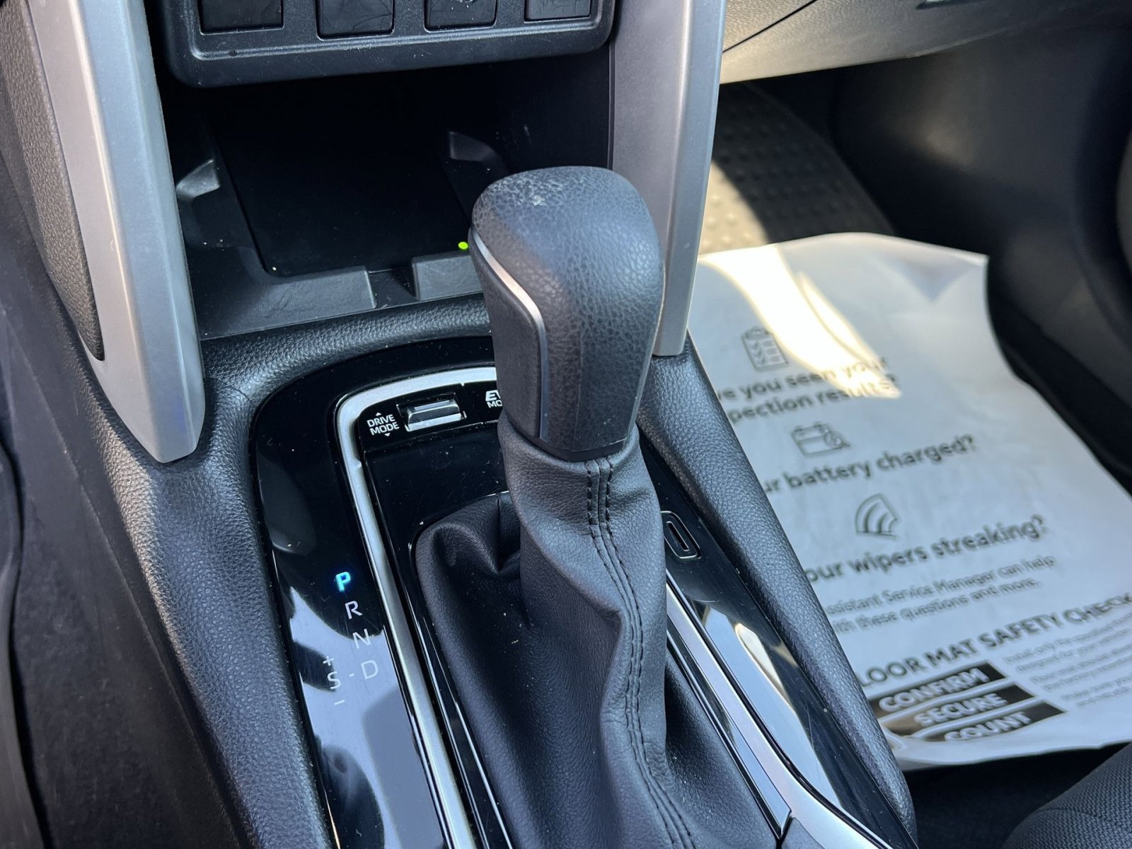 Used 2024 Toyota Corolla Cross SE image 22