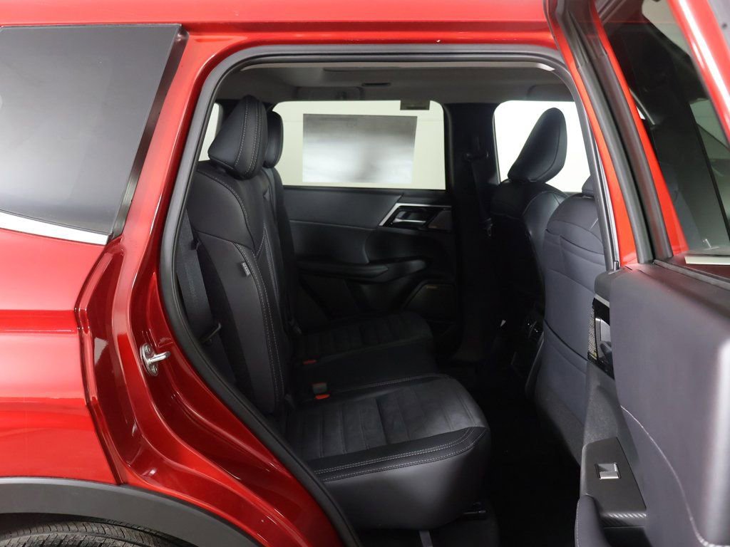 New 2026 Mitsubishi Outlander SE image 39