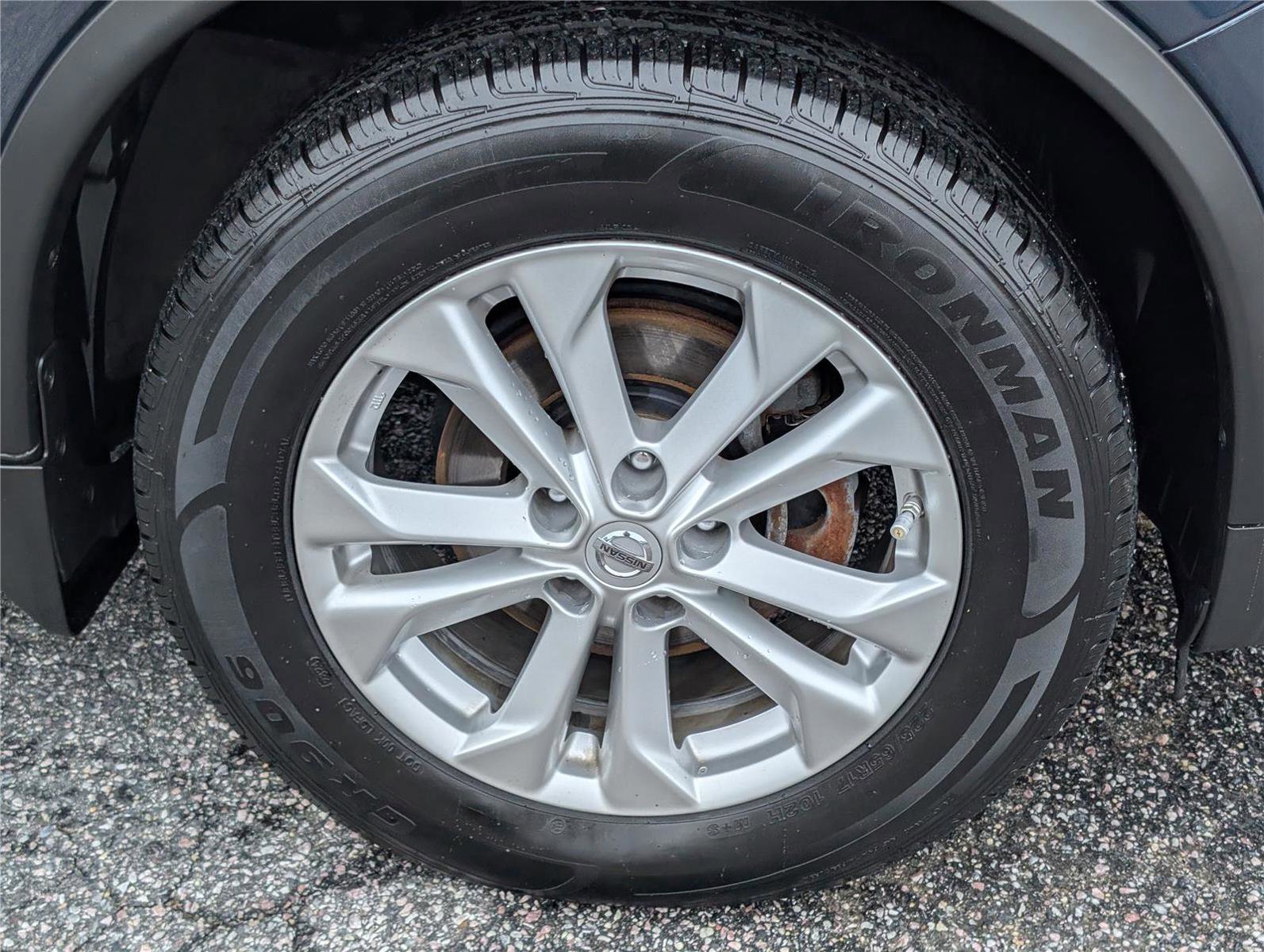 Used 2016 Nissan Rogue SV w/ SV Premium Package image 11